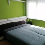 Center And Apartman *