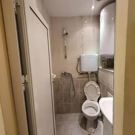 Center And Apartman *